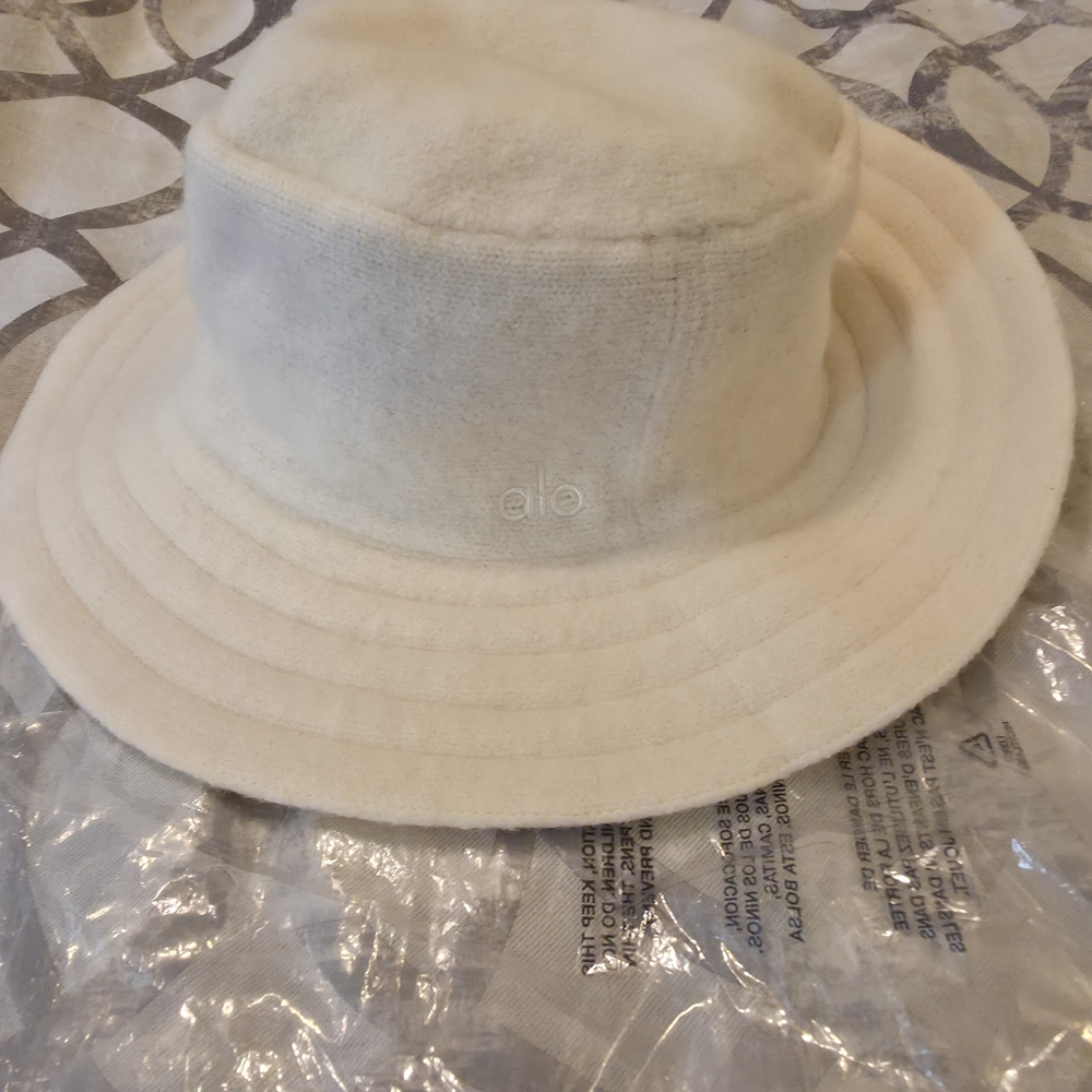 ALO Yoga Ivory Merino Wool Bucket Hat/Color Sold Out